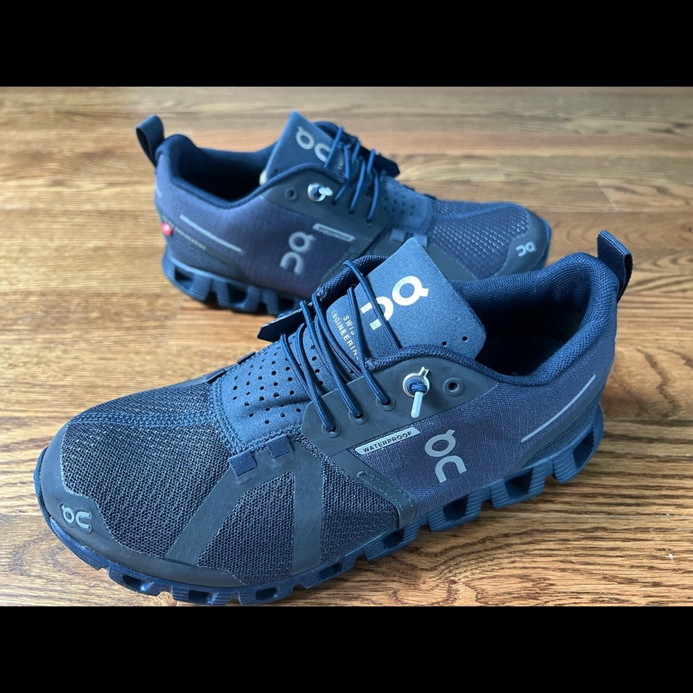 On Cloud Waterproof Running Shoes Navy Size 7 Women